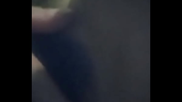 Em gái quay clip khoe bím thâm móc lồn